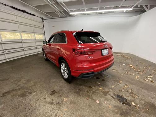 Progressive Red Metallic 2024 Audi Q3 Premium 45 TFSI S line quattro Tiptronic