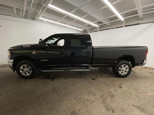2024 RAM 2500 Big Horn Crew Cab 4x4 8' Box