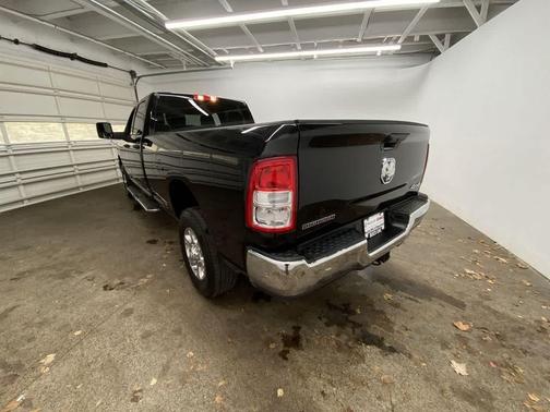 2024 RAM 2500 Big Horn Crew Cab 4x4 8' Box