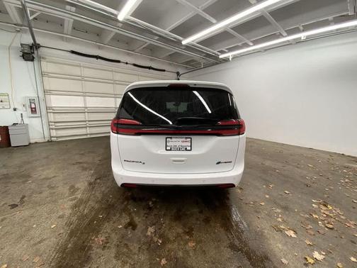 2024 Chrysler Pacifica Hybrid S Appearance Pkg