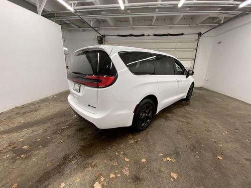 2024 Chrysler Pacifica Hybrid S Appearance Pkg