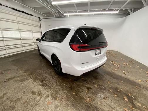 2024 Chrysler Pacifica Hybrid S Appearance Pkg