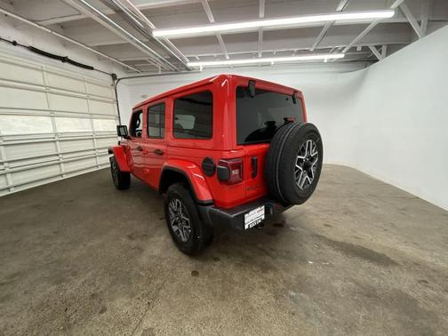 2025 Jeep Wrangler 4-Door Sahara 4x4
