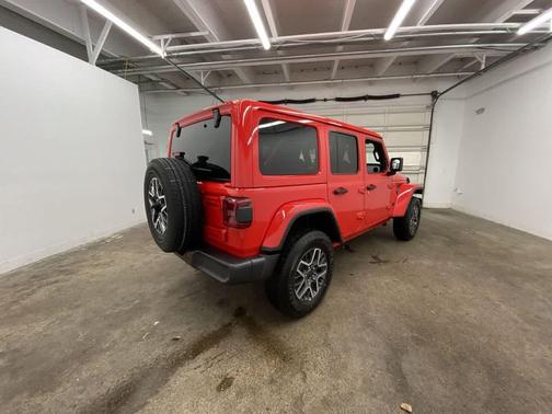2025 Jeep Wrangler 4-Door Sahara 4x4