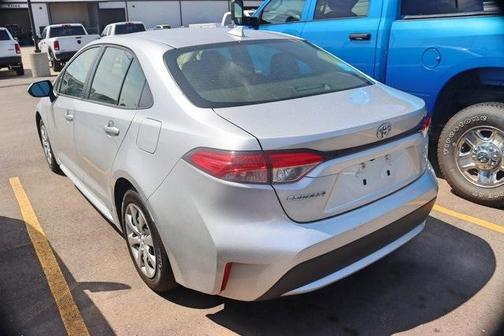 Photo 4 of 25 of 2020 Toyota Corolla LE