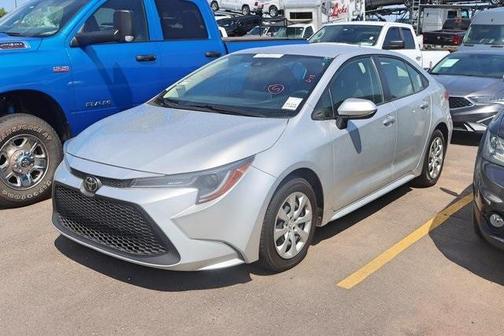 Photo 3 of 25 of 2020 Toyota Corolla LE