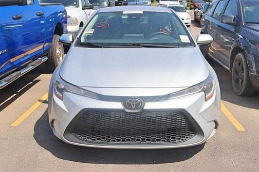 Photo 2 of 25 of 2020 Toyota Corolla LE
