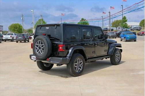 2025 Jeep Wrangler 4-Door Sahara 4x4