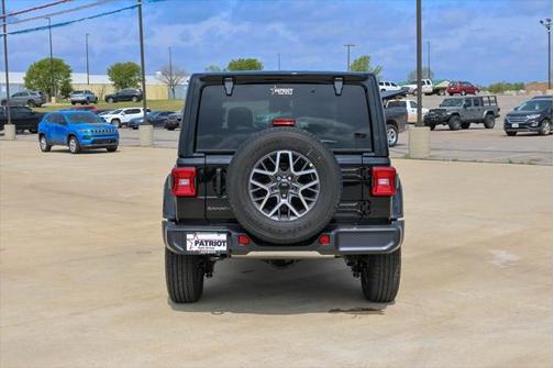 2025 Jeep Wrangler 4-Door Sahara 4x4