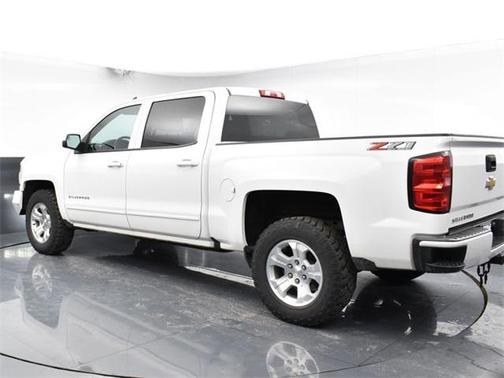 Photo 4 of 37 of 2018 Chevrolet Silverado 1500 LT