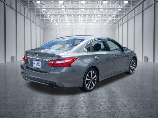 2016 Nissan Altima 2.5 SR