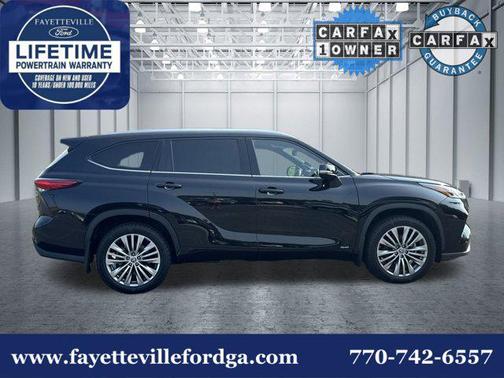 2022 Toyota Highlander Hybrid Platinum