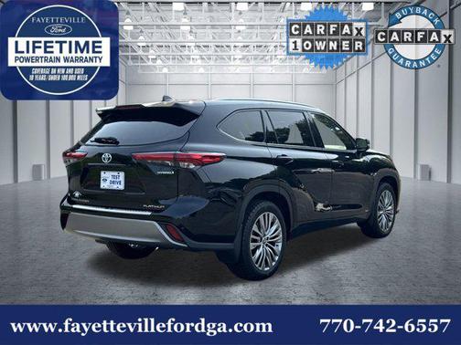 2022 Toyota Highlander Hybrid Platinum