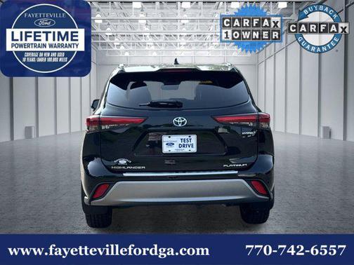 2022 Toyota Highlander Hybrid Platinum