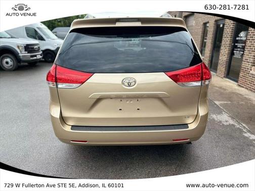 2011 Toyota Sienna LE