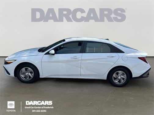 2024 Hyundai ELANTRA SE