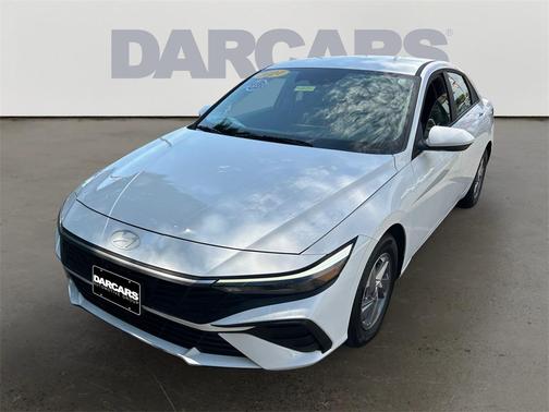 2024 Hyundai ELANTRA SE
