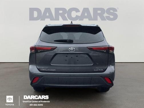 Magnetic Gray Metallic 2024 Toyota Highlander XLE