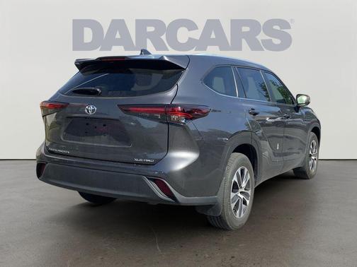 Magnetic Gray Metallic 2024 Toyota Highlander XLE