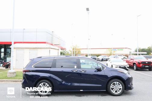 2025 Toyota Sienna XLE 7 Passenger