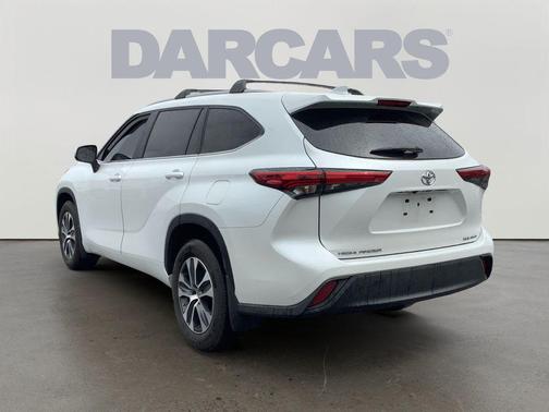 Wind Chill Pearl 2023 Toyota Highlander XLE