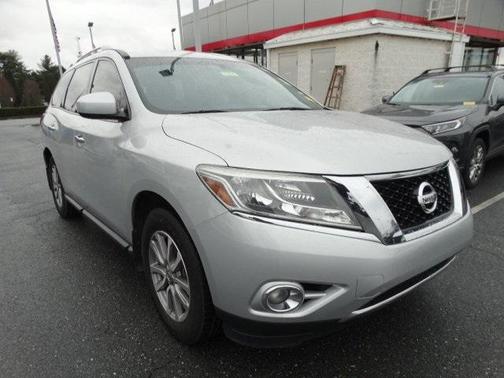 Photo 1 of 9 of 2015 Nissan Pathfinder SV