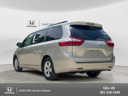 2017 Toyota Sienna LE