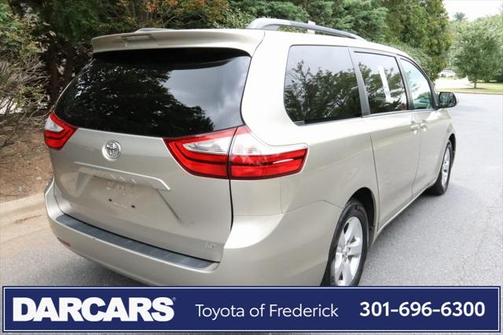 2017 Toyota Sienna LE
