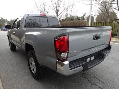 Photo 5 of 28 of 2020 Toyota Tacoma SR5