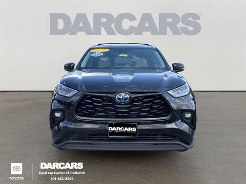 Midnight Black Metallic 2022 Toyota Highlander Hybrid XLE