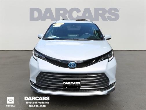 2025 Toyota Sienna Woodland Edition
