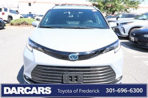 2025 Toyota Sienna Woodland Edition