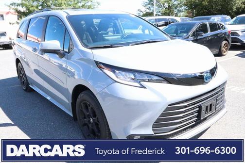 2025 Toyota Sienna Woodland Edition