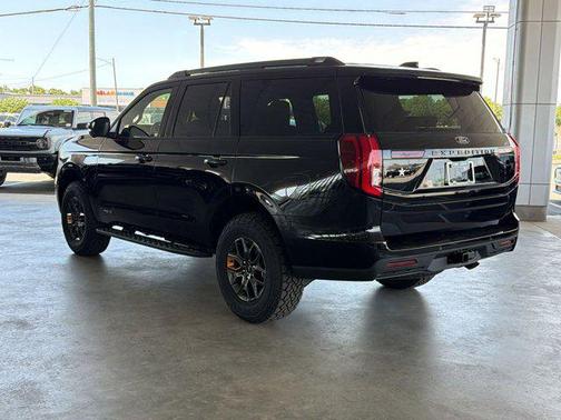 AGATE BLACK METALLIC 2026 Ford Expedition Tremor