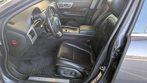 2010 Jaguar XF Premium Luxury