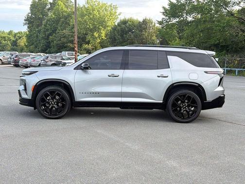 Sterling Gray Metallic 2024 Chevrolet Traverse RS
