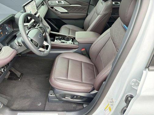 Space White Metallic 2026 Ford Explorer Platinum