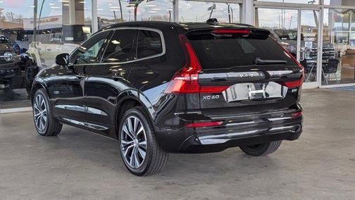 2022 Volvo XC60 B5 Momentum