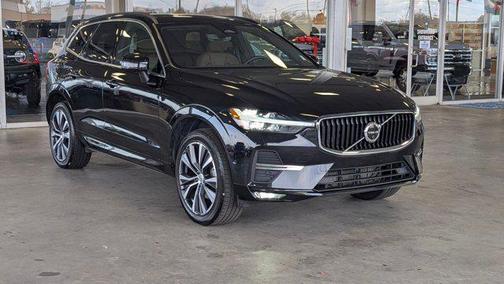 2022 Volvo XC60 B5 Momentum