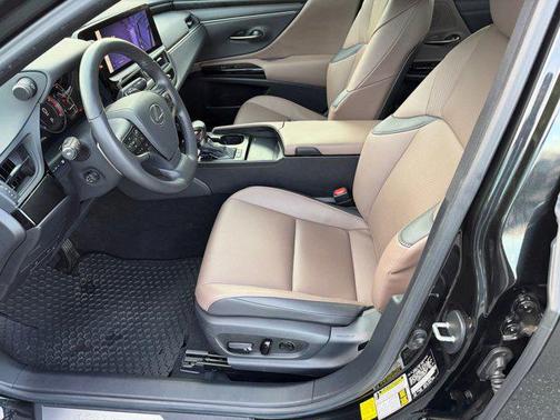 2023 Lexus ES 300h Base