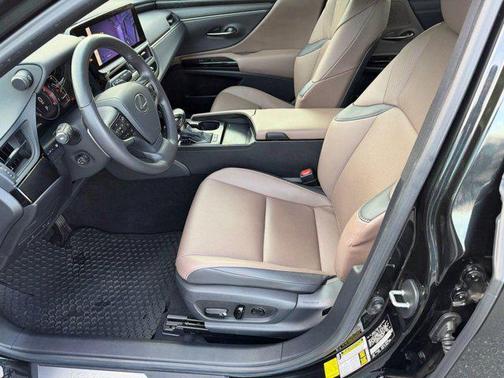 2023 Lexus ES 300h Base