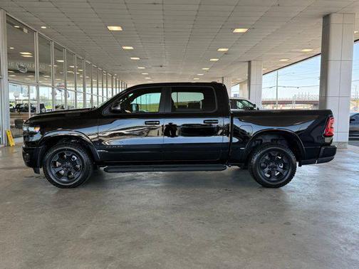 Diamond Black Crystal Pearlcoat 2026 RAM 1500 Big Horn/Lone Star