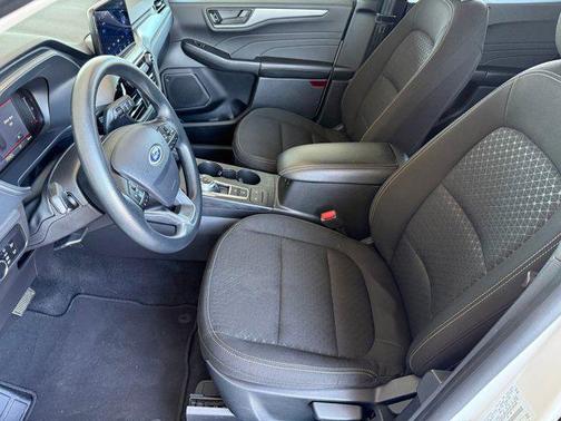 OXFORD WHITE 2025 Ford Escape Active