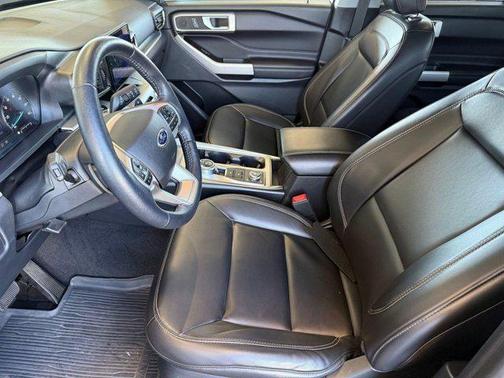 AGATE BLACK METALLIC 2021 Ford Explorer XLT