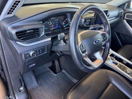 AGATE BLACK METALLIC 2021 Ford Explorer XLT