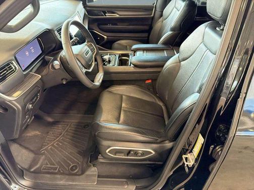 Diamond Black Crystal Pearlcoat 2023 Jeep Wagoneer L Series III 4x4