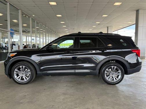 AGATE BLACK METALLIC 2022 Ford Explorer XLT