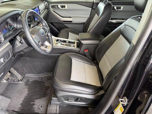 AGATE BLACK METALLIC 2022 Ford Explorer XLT