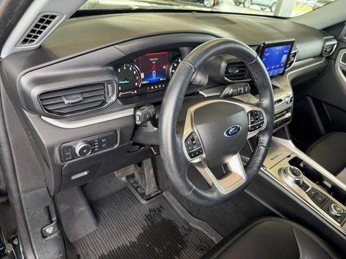 AGATE BLACK METALLIC 2022 Ford Explorer XLT