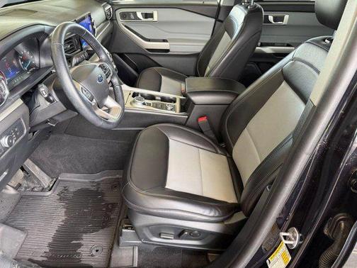 AGATE BLACK METALLIC 2022 Ford Explorer XLT